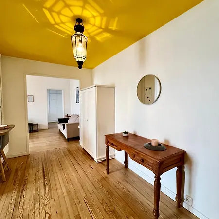 L'ecume, Avec Wifi, En Centre-ville De * Royan