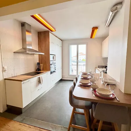 L'ecume, Avec Wifi, En Centre-ville De * Royan