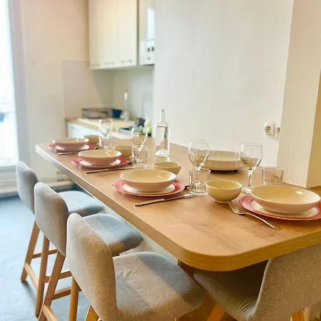 L'ecume, Avec Wifi, En Centre-ville De Daire *