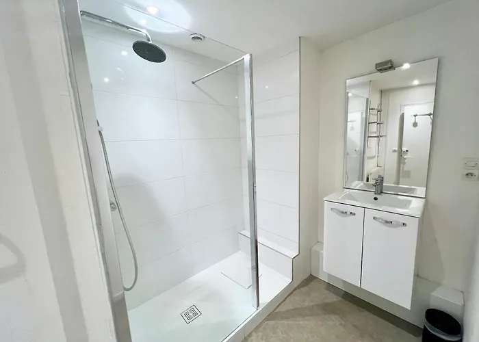 L'ecume, Avec Wifi, En Centre-ville De * رويا