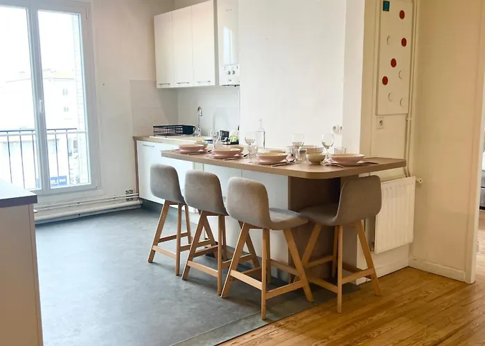 L'ecume, Avec Wifi, En Centre-ville De