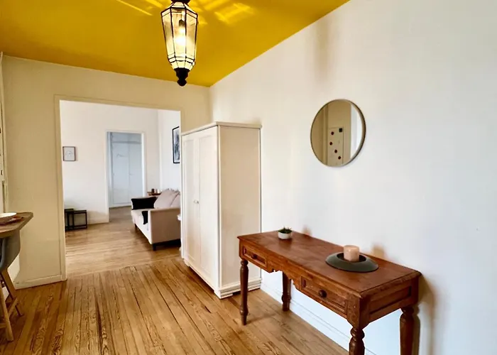 L'ecume, Avec Wifi, En Centre-ville De * رويا